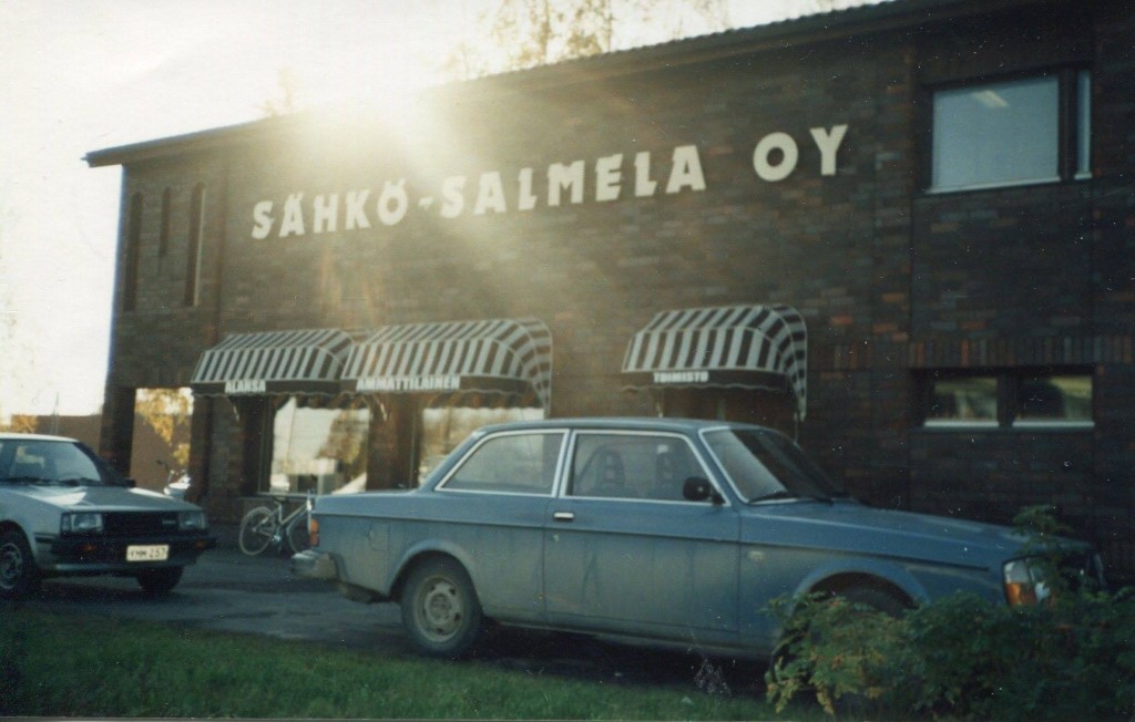 S-VK-1708W Sähkö-Salmela Oy vuonna 1985 valmistuneessa liiketalossa